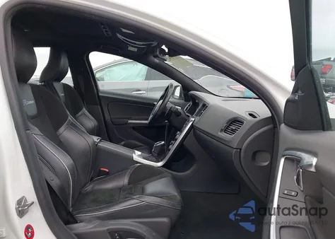 2015 Volvo S60 T6 R-Design Platinum из США, поврежденный, VIN YV1902TH2F1307333